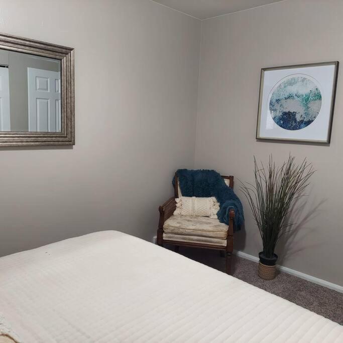 Cheerful 3 Bedroom House. Great Location Colorado Springs Exterior photo